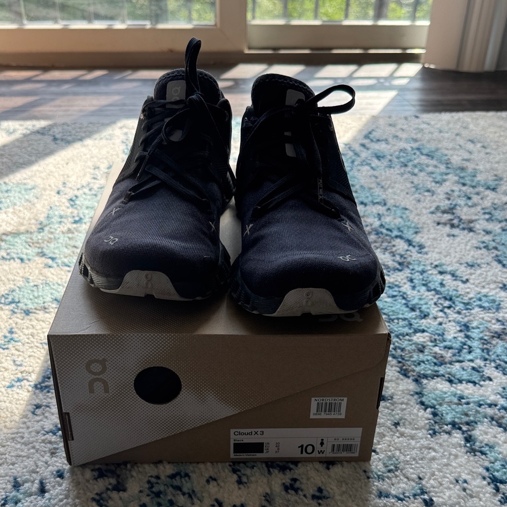 On Running Black Athletic Shoes Sleek Design